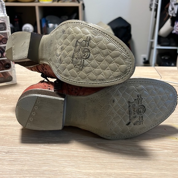 Circle G Cut Out Booties Red Distressed Size 8.5 - Picture 3 of 4